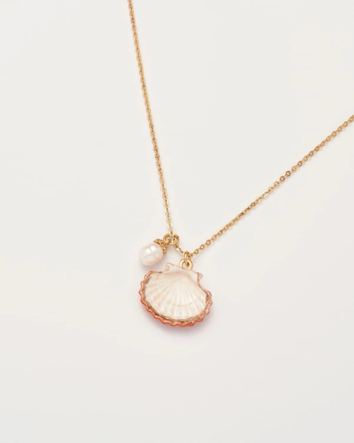 Clam Shell And Pearl Worn Gold Short Necklace 4 Clam Shell And Pearl Worn Gold Short Necklace - Image 4