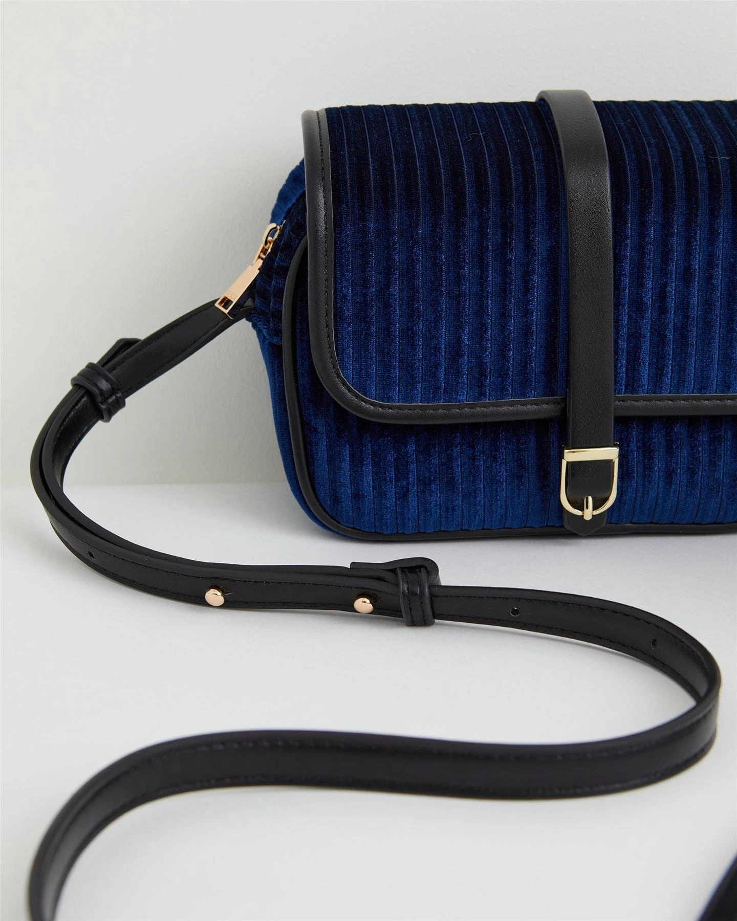 Vivianne Velvet Camera Bag - Sapphire Blue 2 Vivianne Velvet Camera Bag - Sapphire Blue - Image 2